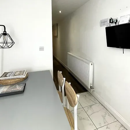 Contemporary Garden Flat In Clifton Apartmán