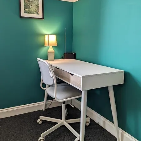 Contemporary Garden Flat In Clifton *