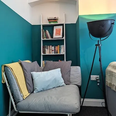 Contemporary Garden Flat In Clifton Bristol