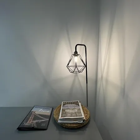 Contemporary Garden Flat In Clifton Διαμέρισμα *