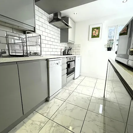 Contemporary Garden Flat In Clifton アパート ブリストル