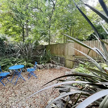 Apartment Contemporary Garden Flat In Clifton *