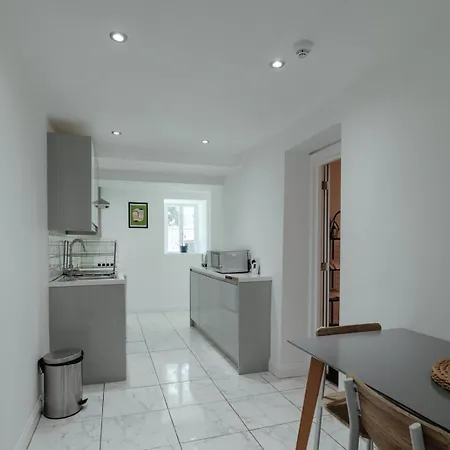 Contemporary Garden Flat In Clifton * Bristol