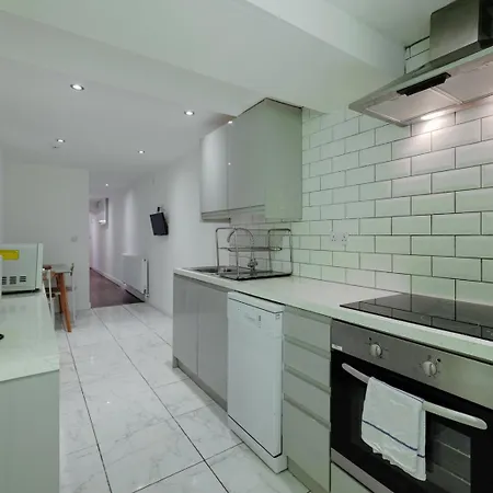 Contemporary Garden Flat In Clifton * Bristol