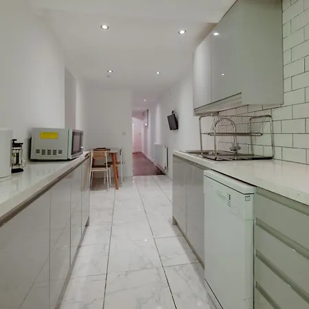 Contemporary Garden Flat In Clifton Bristol