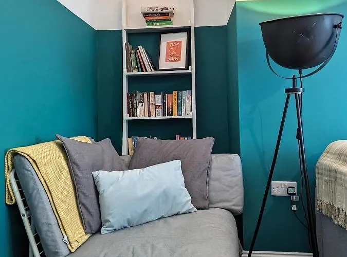 Contemporary Garden Flat In Clifton Bristol