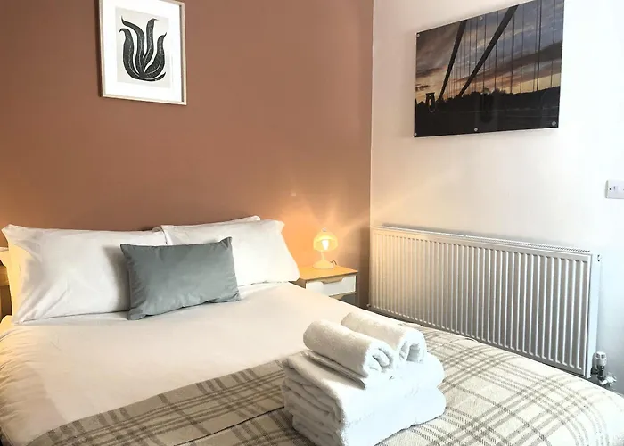 Apartment Contemporary Garden Flat In Clifton *