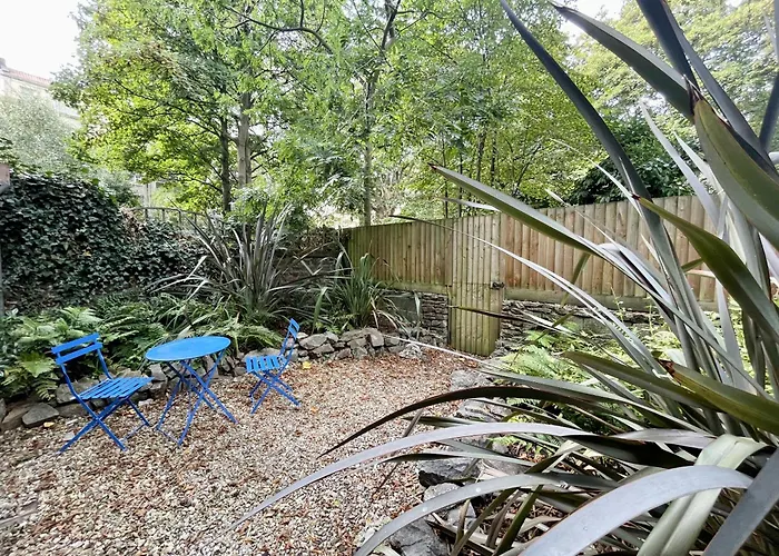 Apartment Contemporary Garden Flat In Clifton *