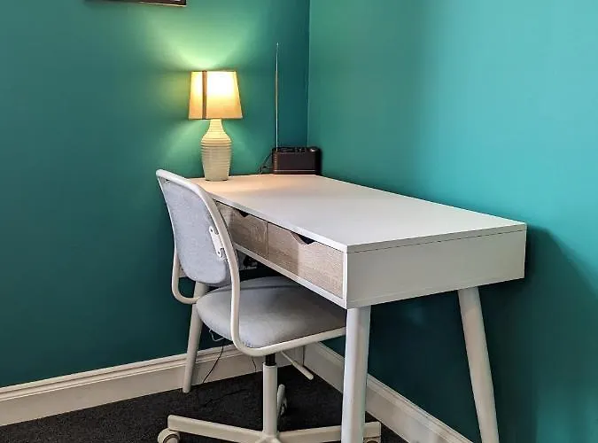 Contemporary Garden Flat In Clifton *